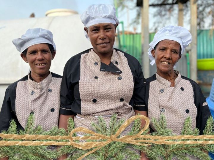 Ethiopian cooks for Berta Breakfast program in Korah